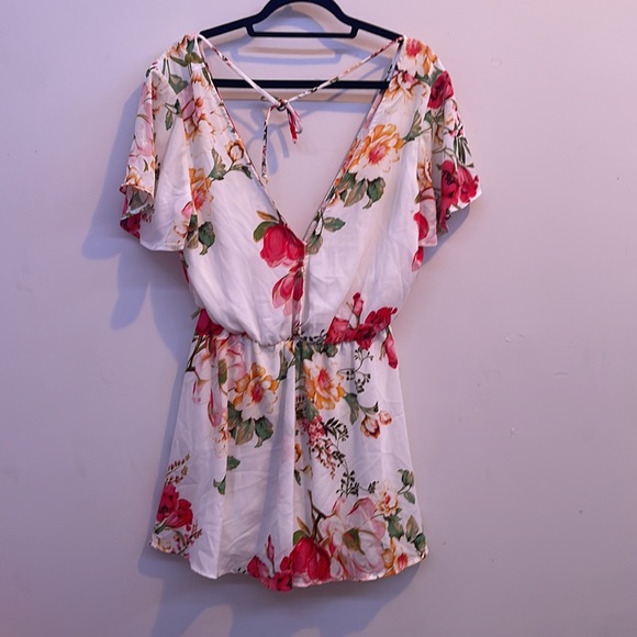 White floral romper super fresh for summer can adjust at waist - Picture 3 of 5